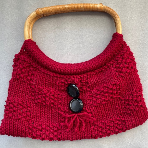 Handmade Handbags - HANDCRAFTED RED KNIT PURSE HANDBAG BAG WOOD HANDLES FULLY LINED
